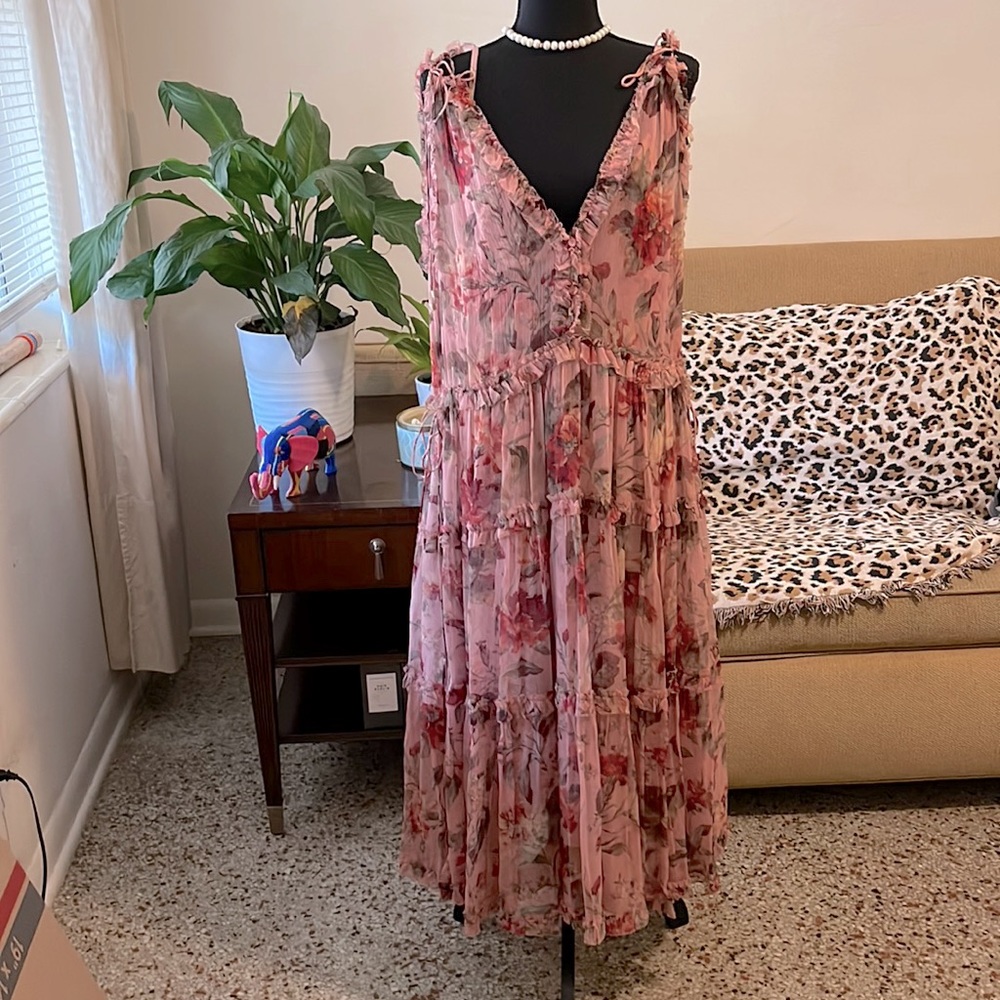 Zimmermann gorgeous silk dress NWT size 3
DRESSS SOLD !!